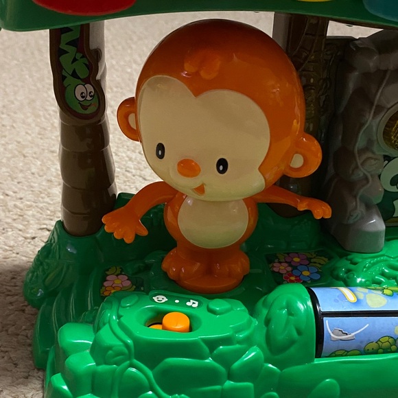 Vtech Learn & Dance Interactive Zoo - Picture 3 of 8